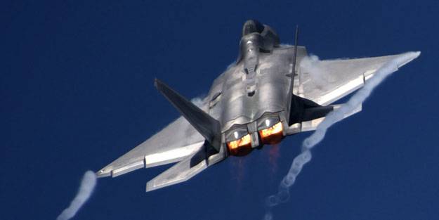 BAE'ye destek için F-22 savaş uçağı