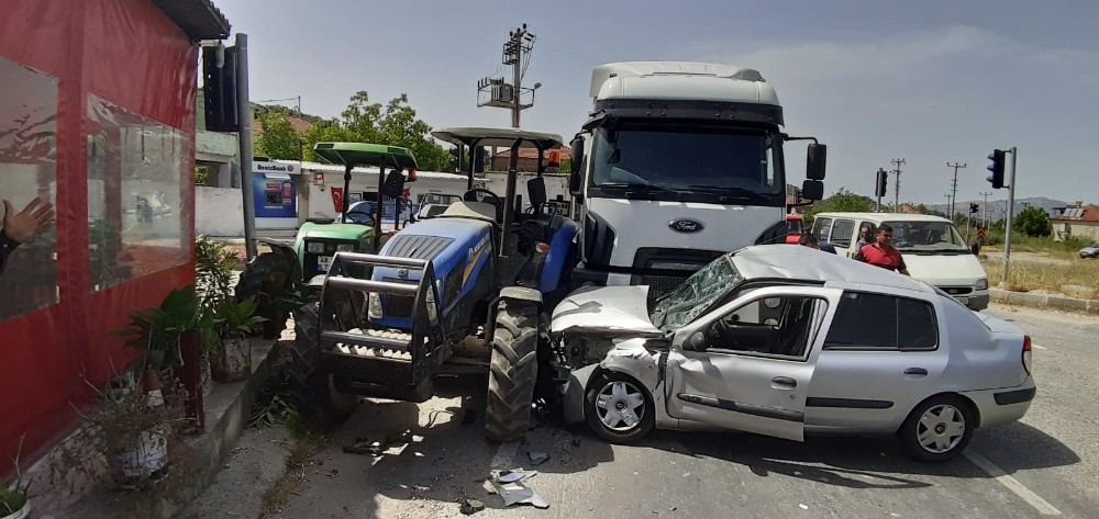 Bafa’da zincirleme trafik kazası: 2 yaralı 
