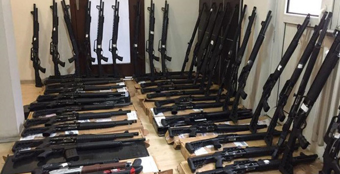 Bafra'da evden cephanelik çıktı