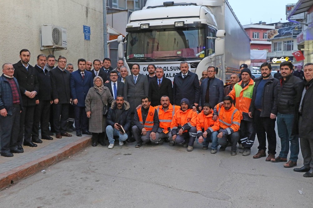 Bafra’dan yardım tırları dualarla yola çıktı 