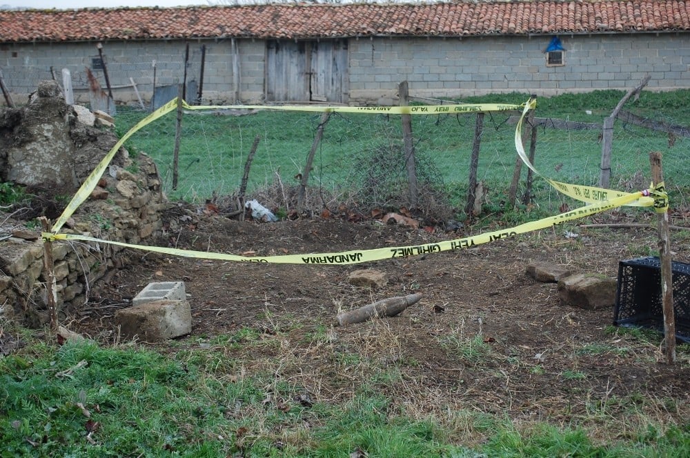 Bağ evi bahçesinde tank topu mühimmatı bulundu 