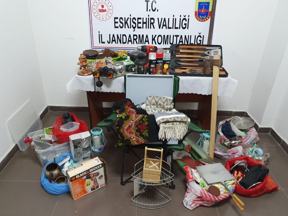 Bağ evinden hırsızlık yapan şüpheliler yakalandı 
