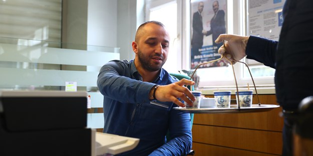 Bağcılar Belediyesi’nde cam bardak yerine kartona geçildi