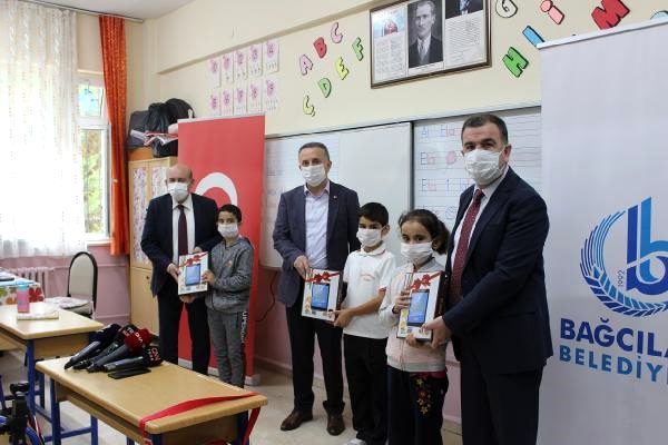Bağcılar’da 1000 öğrenci sevindirildi