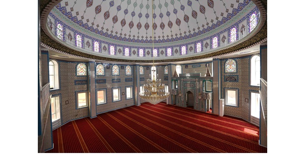 “Bağcılar’da asansörlü camiler inşa ediliyor”