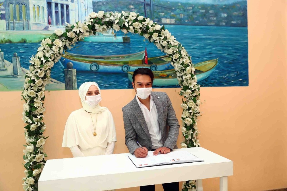 Bağcılar’da aşk korona virüs dinlemedi 