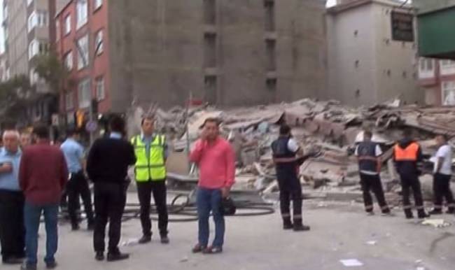 Bağcılar'da bina çöktü!