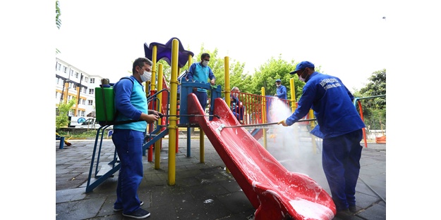 Bağcılar’da çocuk oyun grupları dezenfekte ediliyor