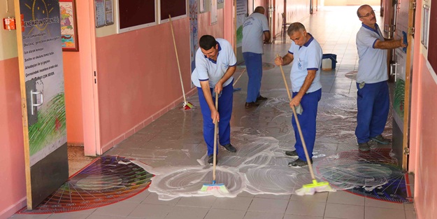 “Bağcılar’da eğitim sezonu öncesi okullar temizleniyor”