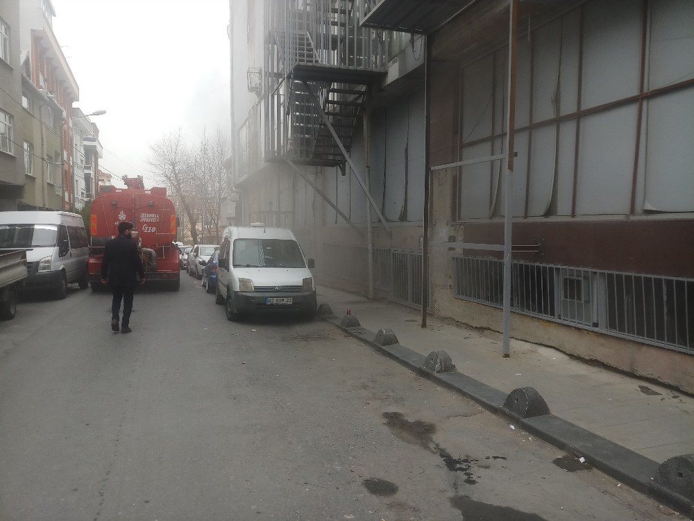 Bağcılar’da halı imalathanesinde korkutan yangın 