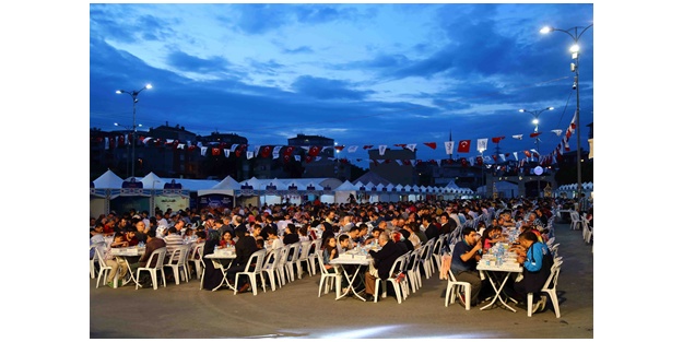 Bağcılar’da ilk iftar Kirazlı Metro İstasyonu’nda