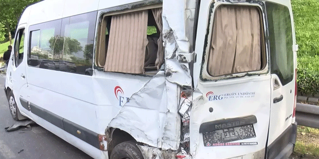Bağcılar'da kamyonet işçi servisine çarptı