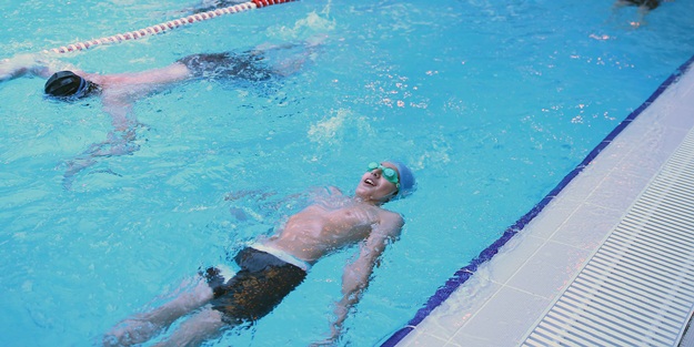 Bağcılar'da kapalı yüzme havuzlarında 600 bin kişi yüzdü