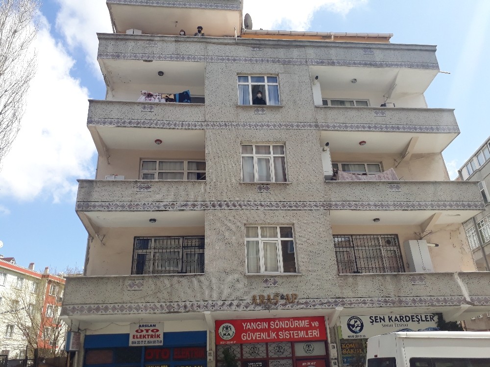 Bağcılar’da karantina binasındaki genç yaşadıklarını anlattı 