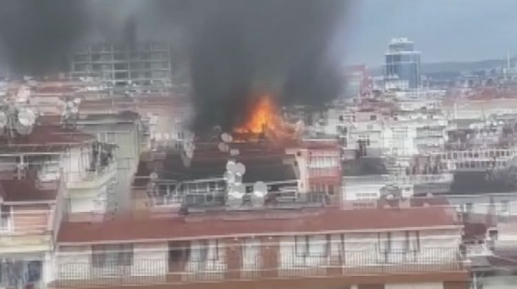 Bağcılar’da metrelerce yükselen alevler paniğe neden oldu