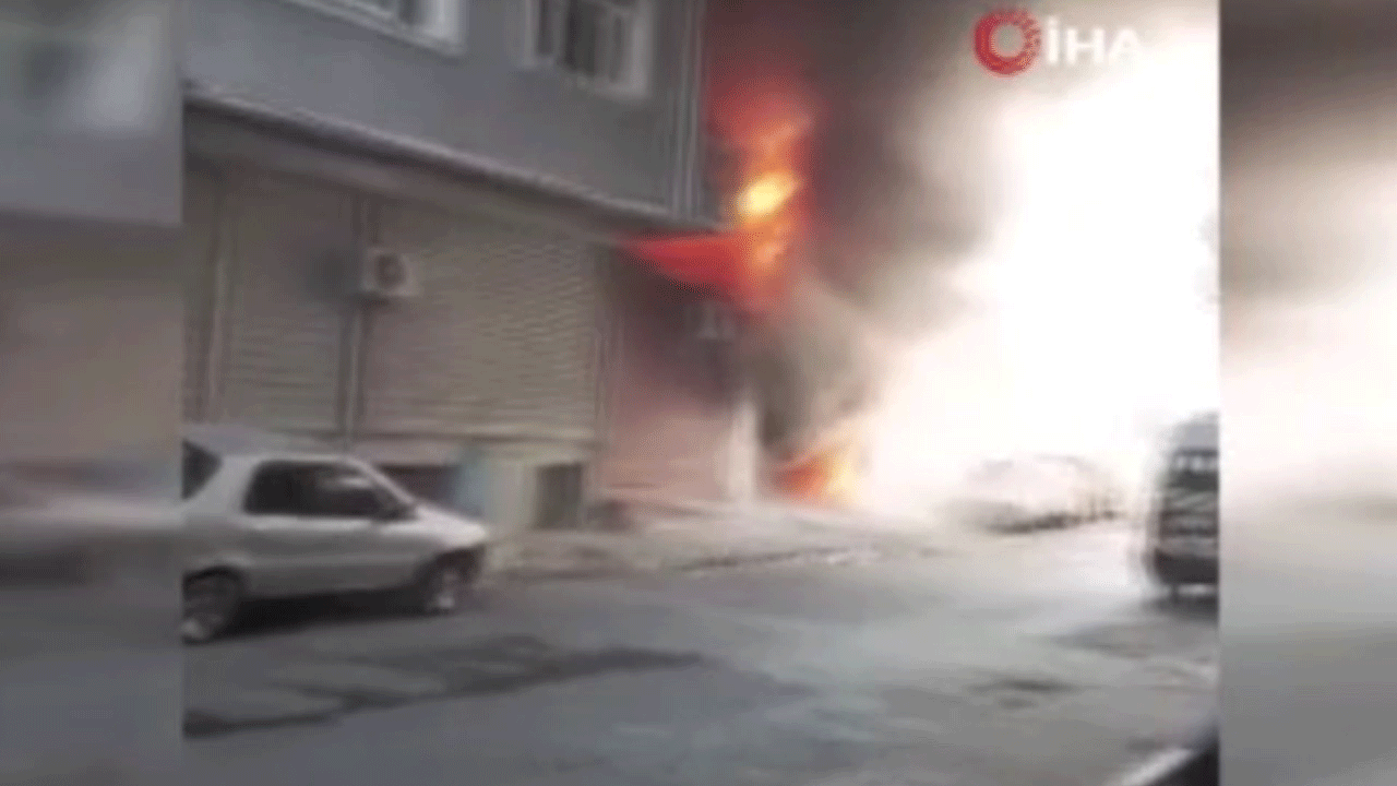 Bağcılar'da ototamircide yangın!