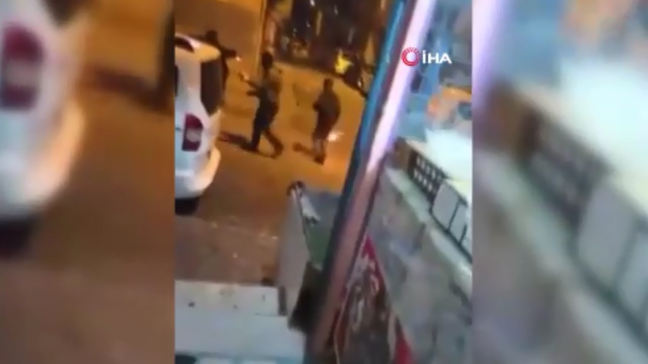 Bağcılar’da polise taşlı saldırı