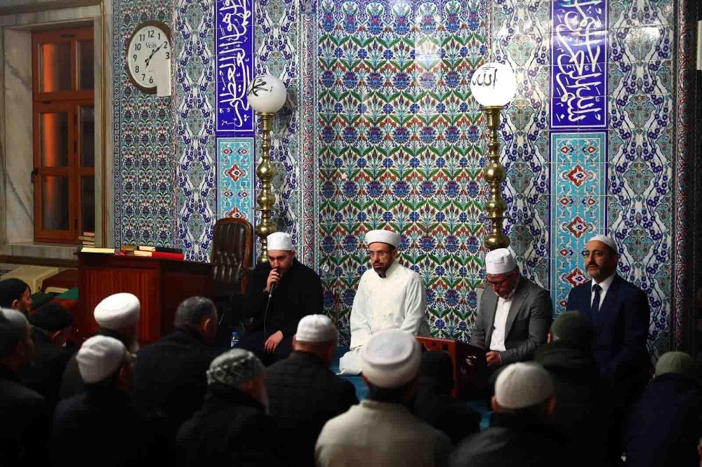 Bağcılar’da sabah namazında şehitler için dua edildi 