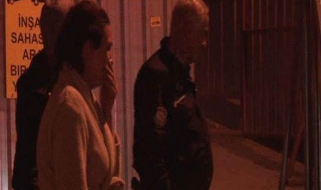 Bağcılar'da yanan aracını gözyaşlarıyla izledi