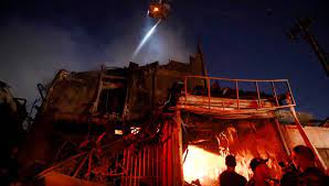 Bağdat'taki parfüm ve ıtriyat deposunda çıkan yangında 32 kişi yaralandı