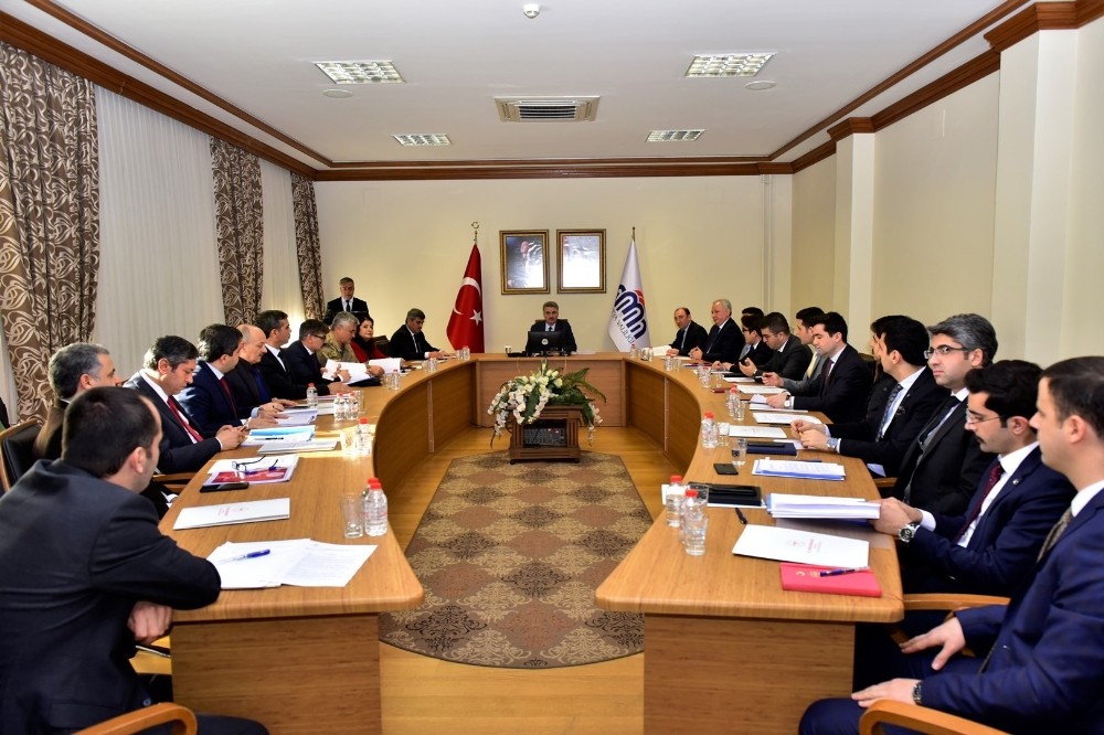 Bağımlılıkla mücadele de riskli alanlar mercek altına alınıyor 