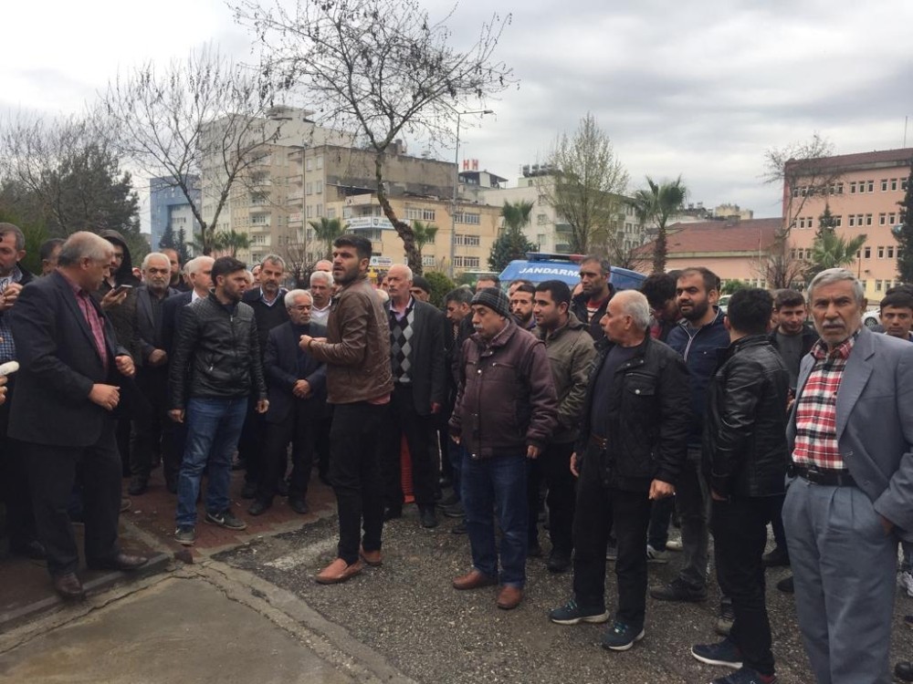 Bağımsız aday Buz taraftarları adliye önünde toplandı 