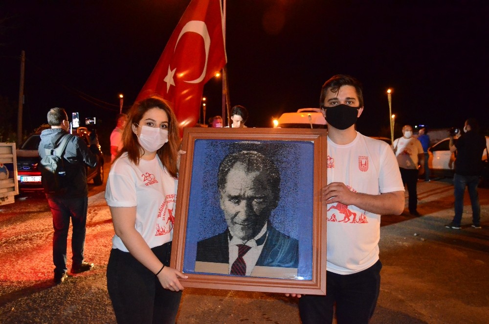 Bağımsızlık ateşini yakmalarına virüs engel olamadı 