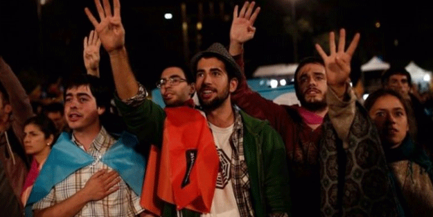 Bağımsızlık isteyen Katalanlar'dan 'rabia' işareti!