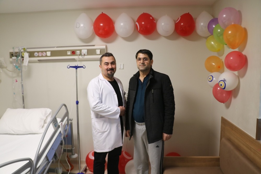 Bağırsak kanseri hastası kapalı ameliyatla 1 haftada sağlığına kavuştu 