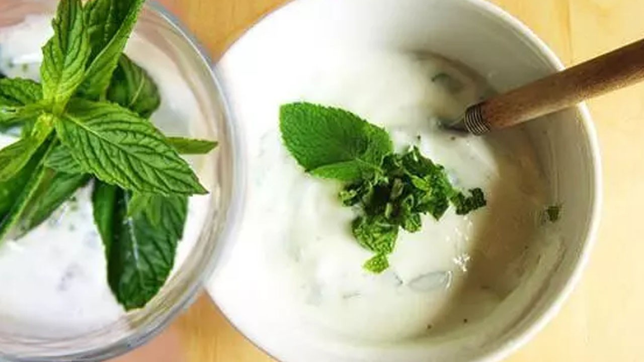 Bağışıklık sisteminden sindirim sistemine: Bitki karışımı: Naneli yoğurdun faydaları nelerdir? Vitamini gram eksilmiyor