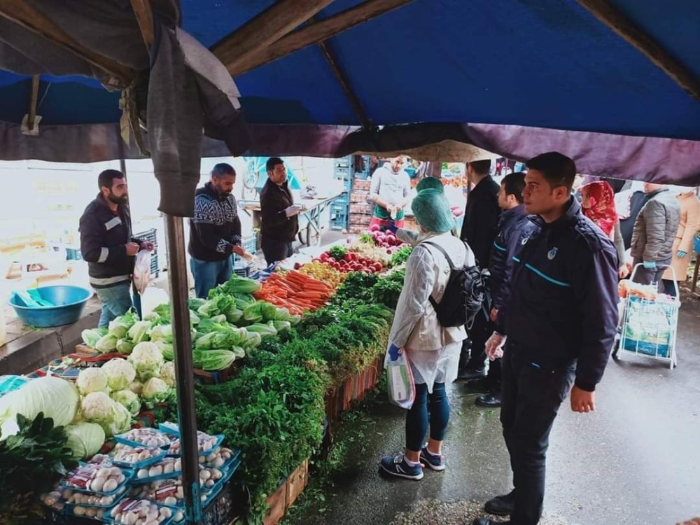 Bağlar Belediyesi fırınları denetleyip açıkta satılan ekmekleri topladı 