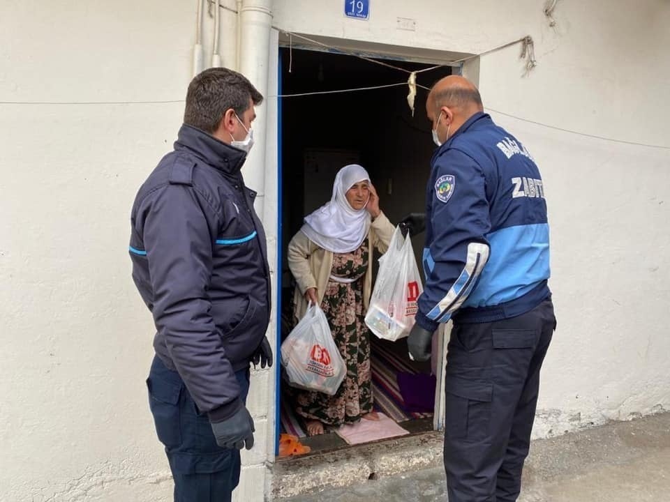 Bağlar Belediyesi ihtiyaç sahibi vatandaşların yüzünü güldürüyor 