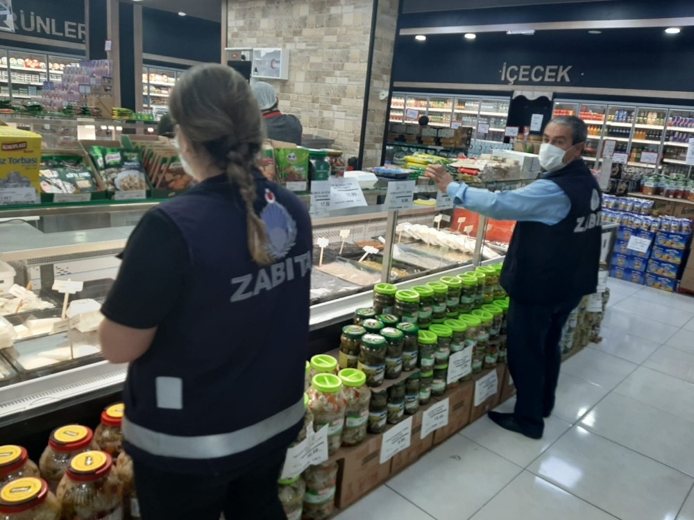Bağlar Belediyesi kısıtlama öncesinde marketleri denetledi 