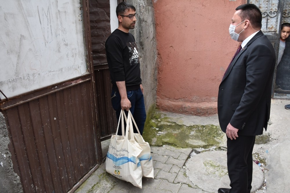 Bağlar Belediyesi Ramazan ayında ihtiyaç sahiplerinin yüzünü güldürdü 