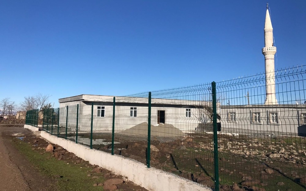Bağlar Belediyesi’nden cami ve taziye evlerine çevre koruması 