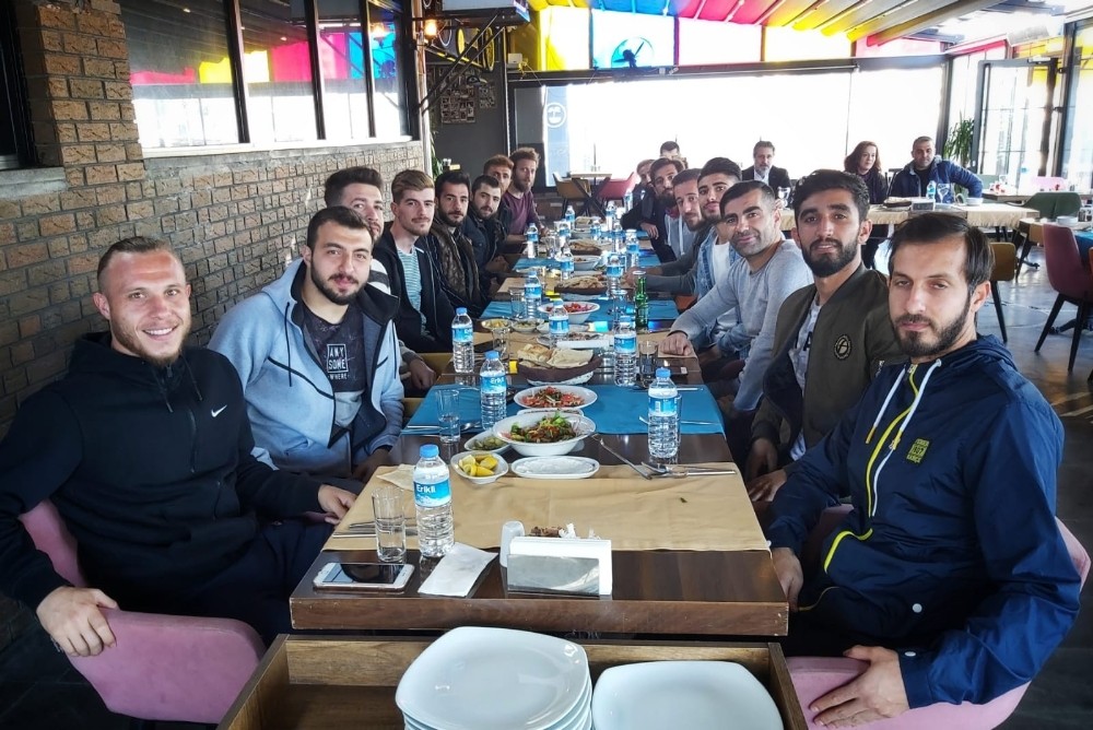 Bağlar Belediyespor moral yemeğinde buluştu 