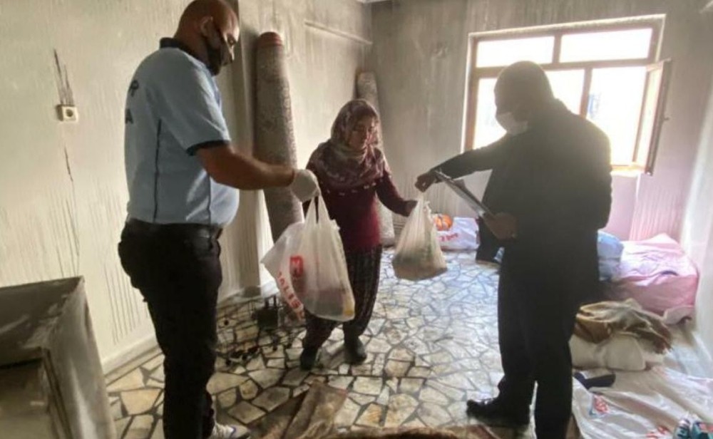 Bağlar kısıtlamaya uydu, ihtiyaçları belediye ulaştırdı 