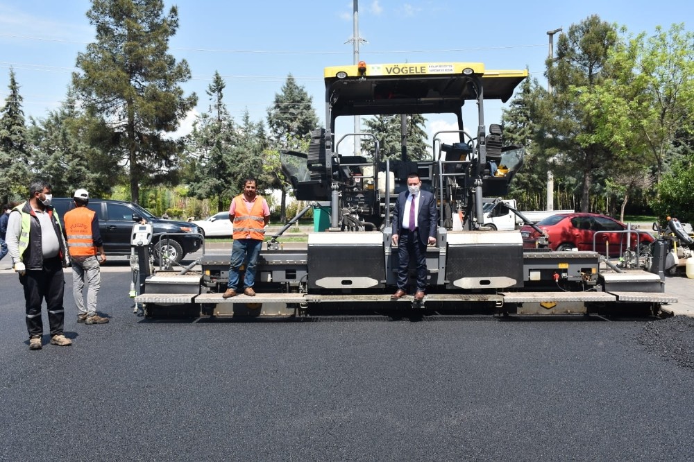 Bağlar’da cadde ve sokaklar bazalt asfaltı ile güzelleşiyor 