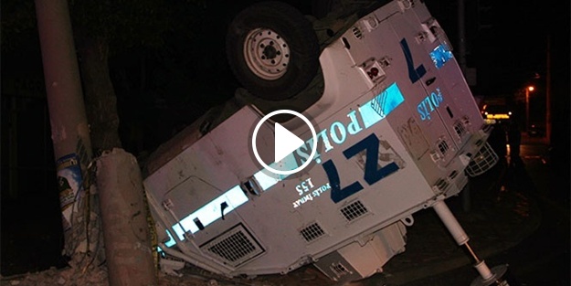 Bağlar'da polis aracı takla attı