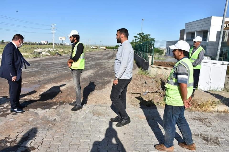 Bağlarda yol yapım çalışmaları devam ediyor 