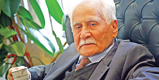 Bahaettin Karakoç vefatının 1. yılında dualarla anılıyor