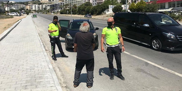 Bahanesi pes dedirtti! 72 yaşındaki vatandaş polisleri peşinden kovalattı