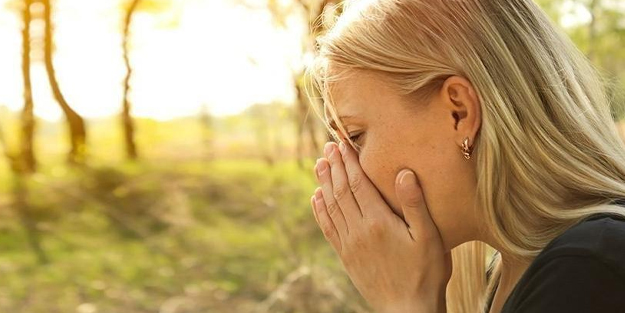 Bahar aylarında alerji ve astım tetiklenebilir! Saman nezlesi (Alerjik rinit) belirtileri