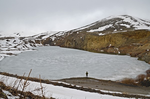 Bahar geldi bu göldeki buz erimedi!