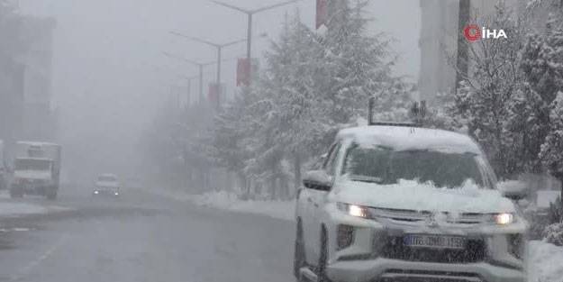 Baharı beklerken karla karşılaştılar!