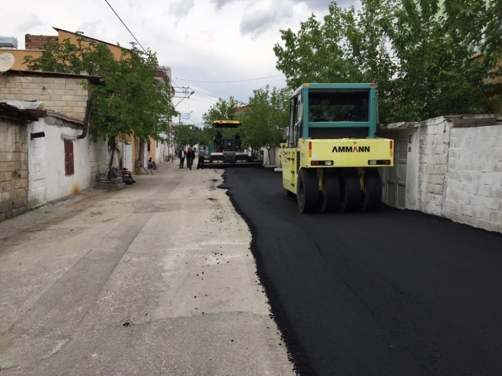 Bahçecik Mahallesindeki sokakların asfaltı yenileniyor 