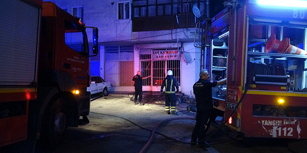 Bahçede başlayan yangın iş yerine ve arabaya sıçradı, mahalleli panik yaşadı