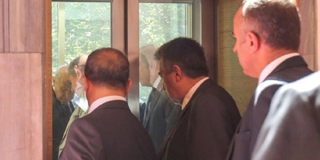 Bahçeli asansörde mahsur kaldı
