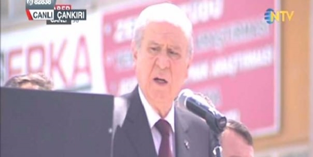 Bahçeli'nin prompter acemiliği