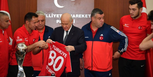 Bahçeli Ampute Milli Takımı kabul etti